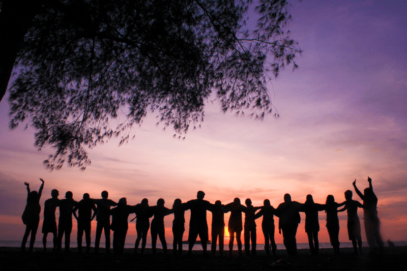 Svijetlite kao svjetiljke u noći